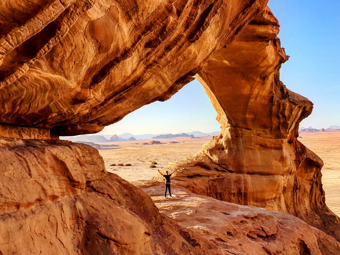 Um Frouth Rock Arch: il ponte di pietra di Wadi Rum | Secret World Trip Planner