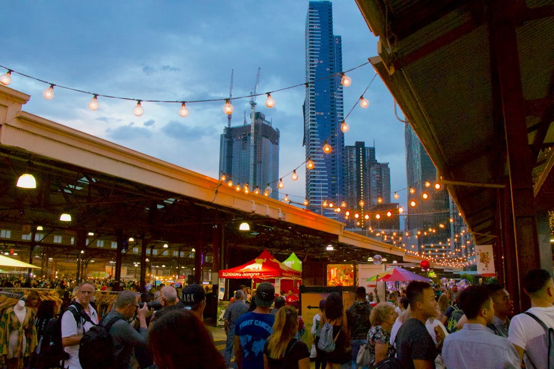 Queen Victoria Markt: Das pulsierende Herz Melbournes - Queen St | Secret World Trip Planner