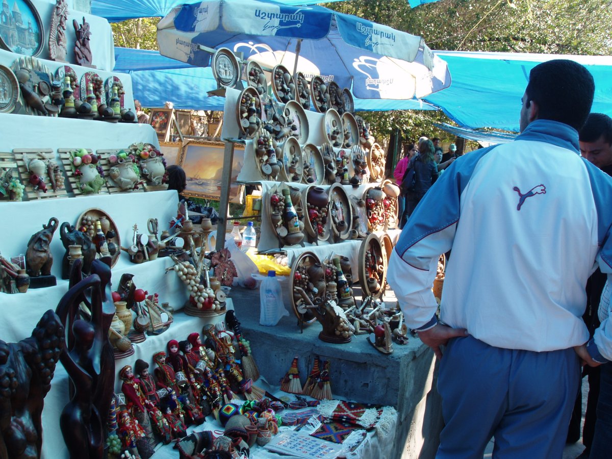 Vernissage Market di Yerevan: il mercato dell'anima armena - 3 Buzand St | Secret World Trip Planner