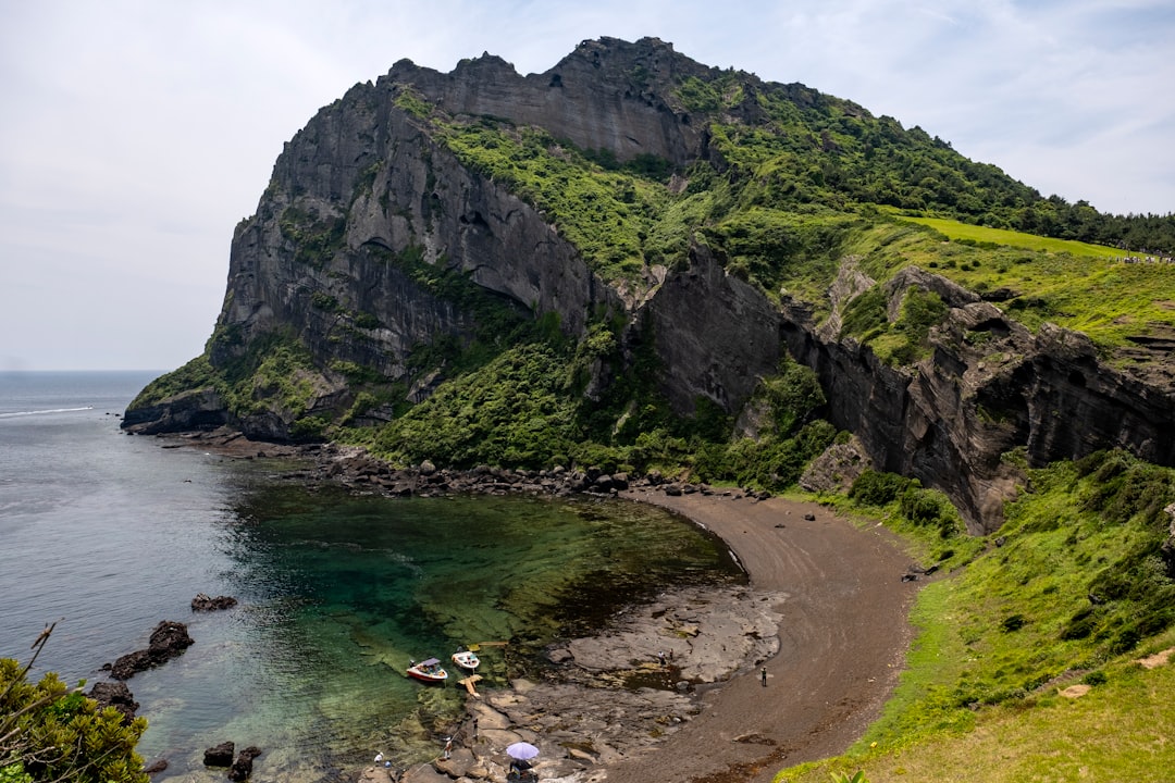Jeju Insel: Vulkane, Lava und schwarze Strände | Secret World Trip Planner