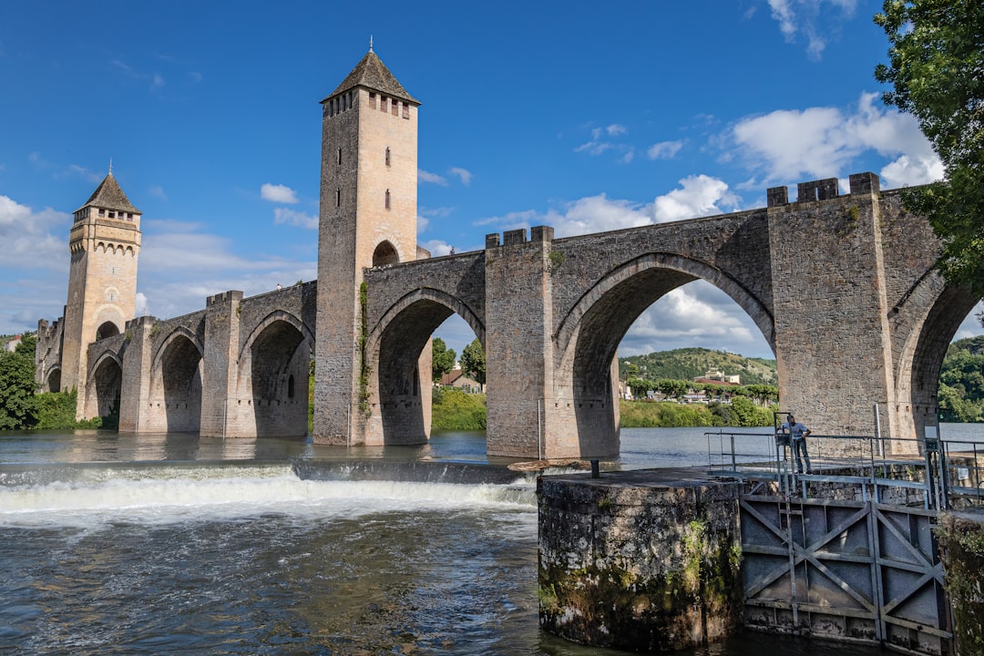 Ponte Valentré di Cahors: fortezza sul fiume Lot - 46000 Cahors | Secret World Trip Planner