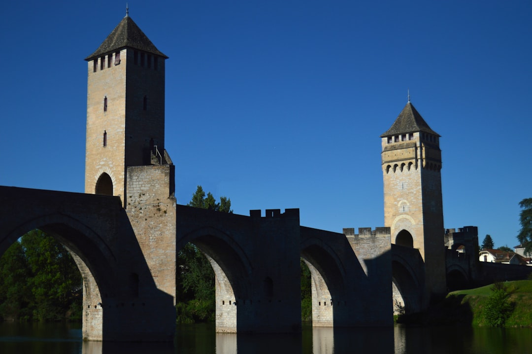 Ponte Valentré di Cahors: fortezza sul fiume Lot - 46000 Cahors | Secret World Trip Planner