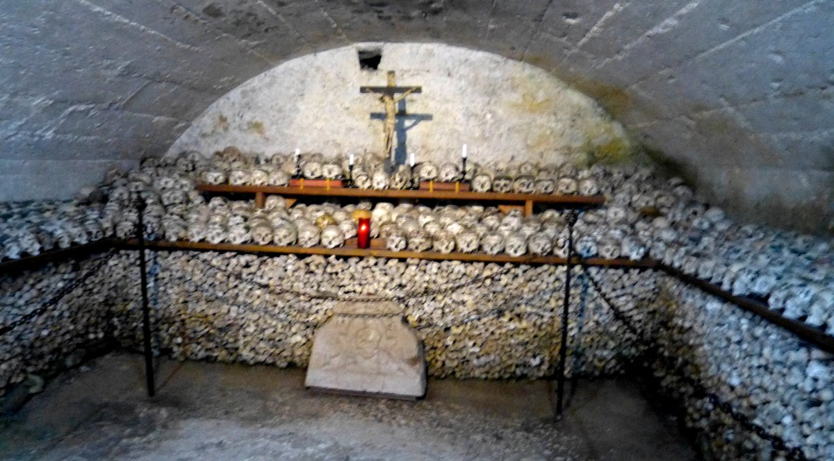 La Casa delle Ossa di Hallstatt: arte e morte nelle Alpi - Friedhof 164 | Secret World Trip Planner