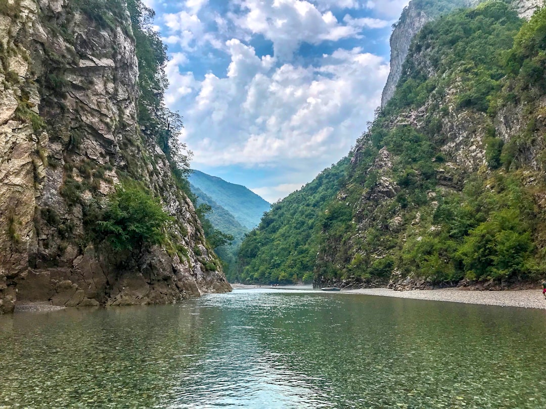 Maja und Kreshtes: Ein Naturparadies in Albanien — Vajkal Nr.2