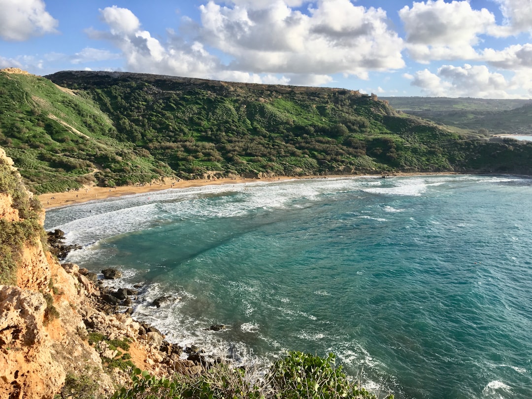 Golden Bay: der bezaubernde Strand von Malta - Mellieħa | Secret World Trip Planner