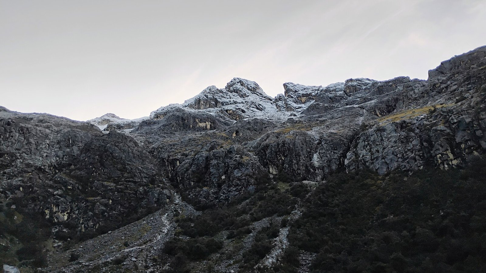 Entdecken Sie die Majestät des Monte Urus in Peru — Collon