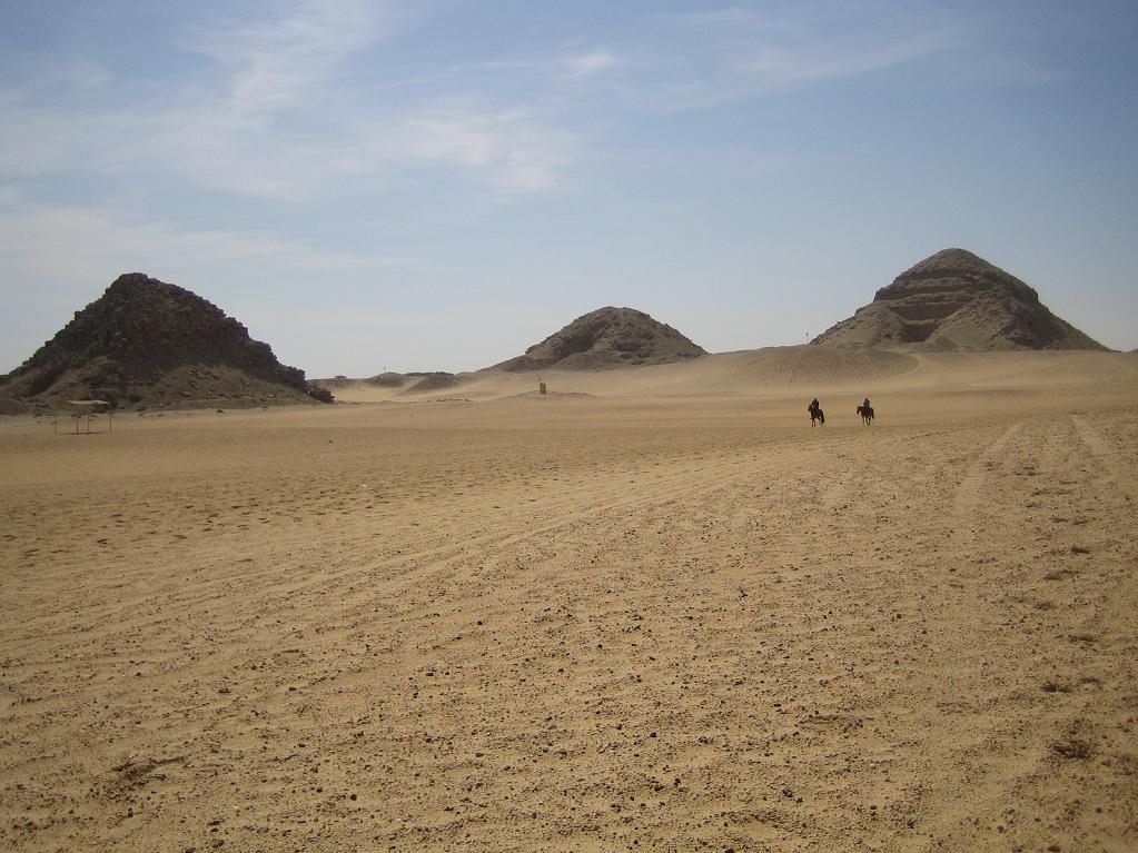 Alla scoperta di Ahramat Abu Sir: un tesoro archeologico in Egitto — Abusir