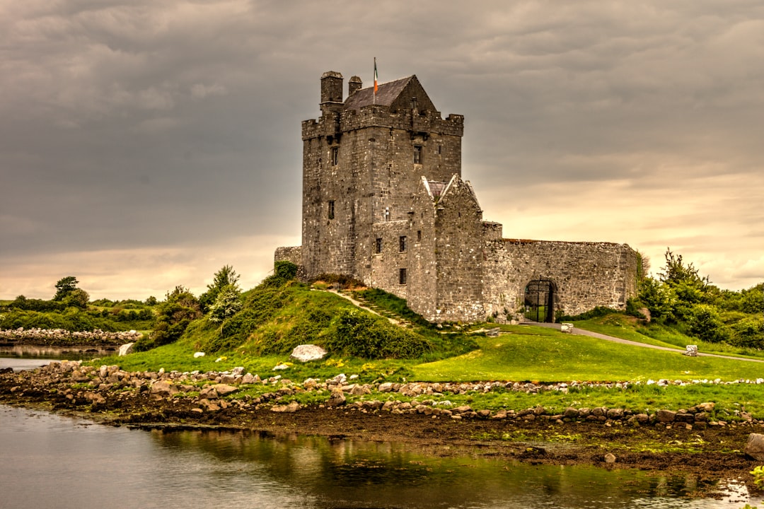 Scoprire Patrick Kavanagh: Un Viaggio nella Cultura Irlandese - Dublin 4 | Secret World Trip Planner