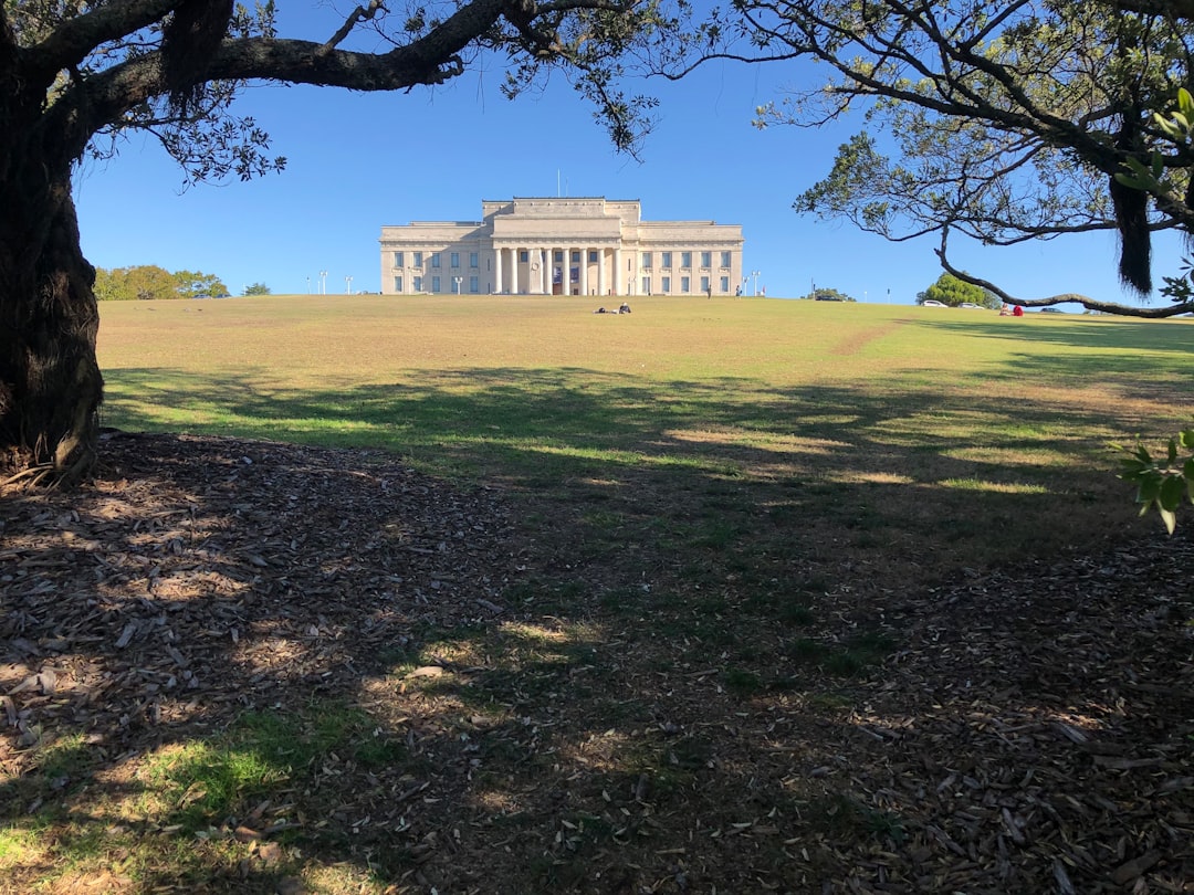 Scoprire il War Memorial in Nuova Zelanda: un viaggio nella storia - Hororata | Secret World Trip Planner