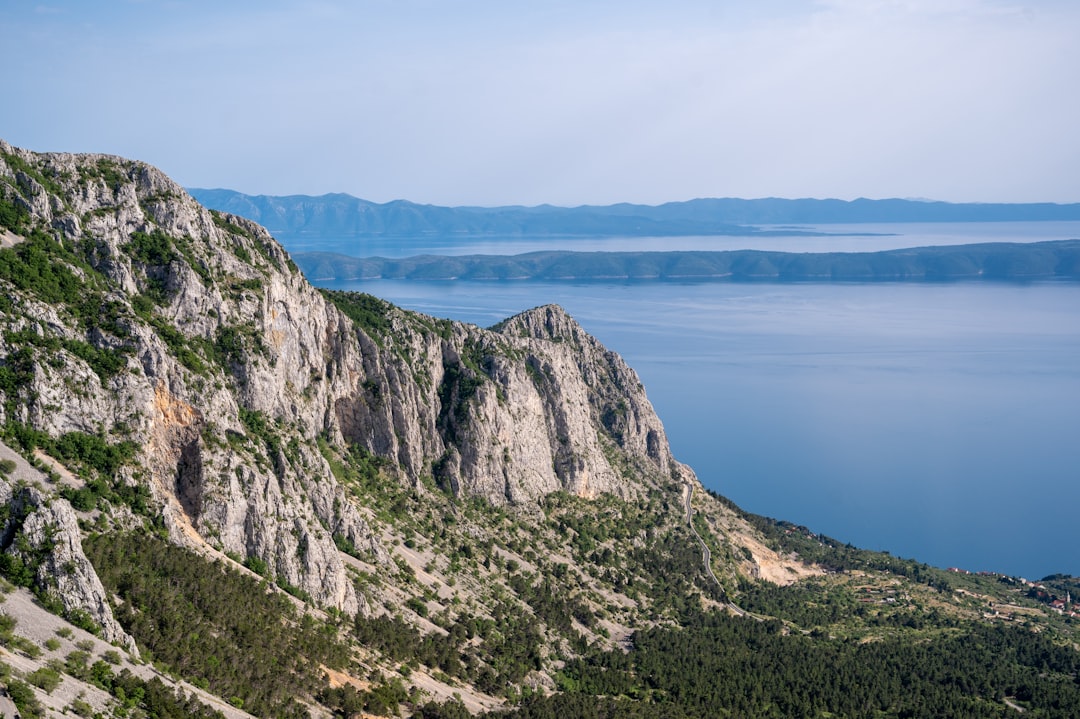 Entdecken Sie die Magie des Monte Hum in Kroatien — Komiža
