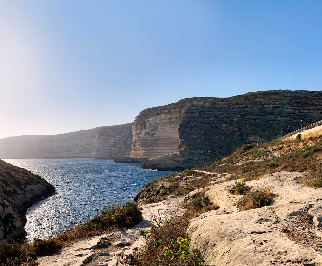 Entdecken Sie Xlendi: das natürliche Juwel von Gozo — Munxar