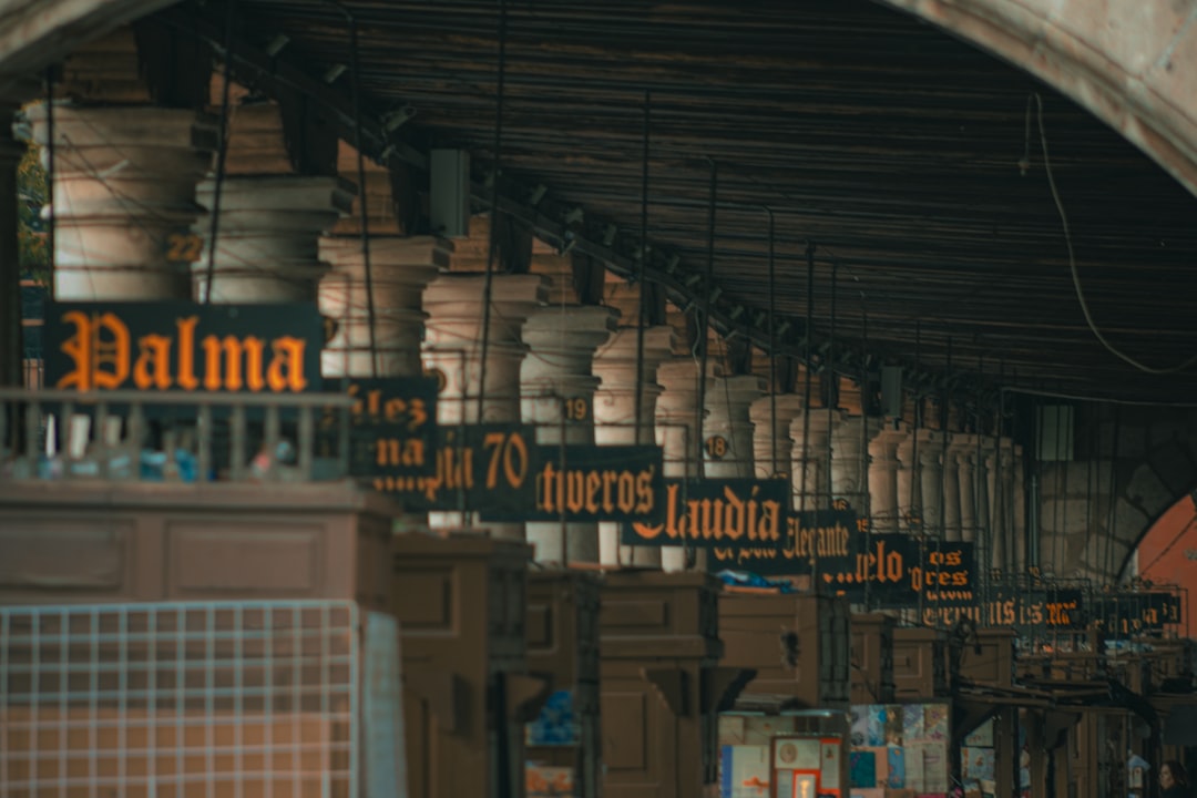 Alte Markthalle in Helsinki: Geschmack seit 1889 - Eteläranta | Secret World Trip Planner