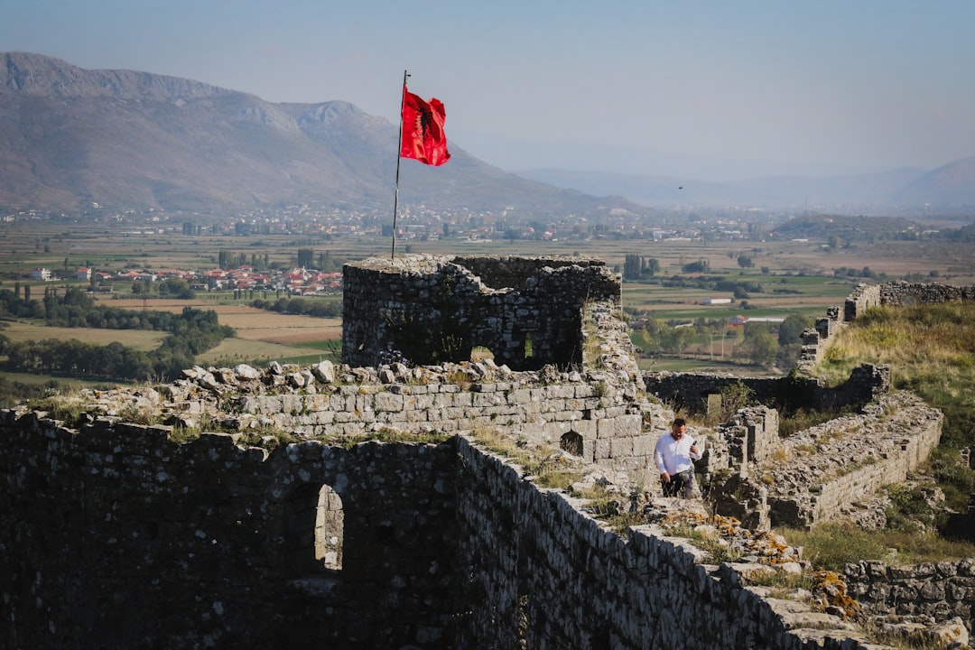 Entdecken Sie Mali i Strakavecit: ein Naturjuwel in Albanien — Labovë e Madhe