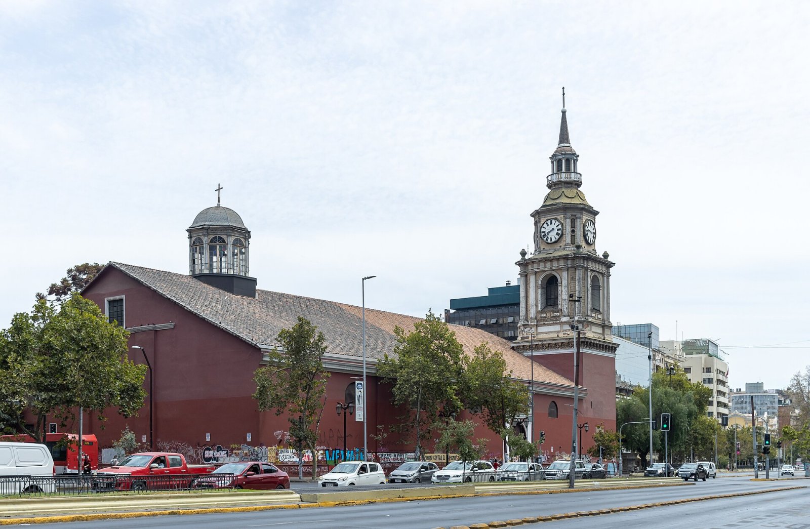 Die historische Iglesia San Francisco in Valdivia erkunden — Valparaíso