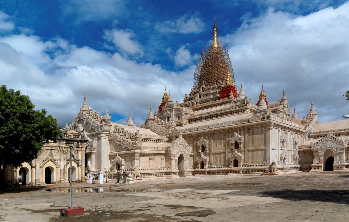 Tempel von Ananda: Die goldenen Buddhas von Bagan - မြင်းကပါ | Secret World Trip Planner
