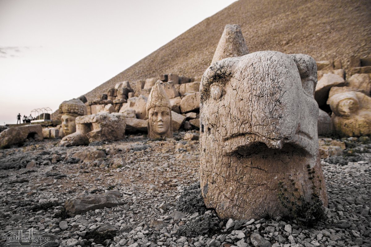 Monte Nemrut: Die steinernen Köpfe der Zeit trotzen — Nemrut Dağı Yolu