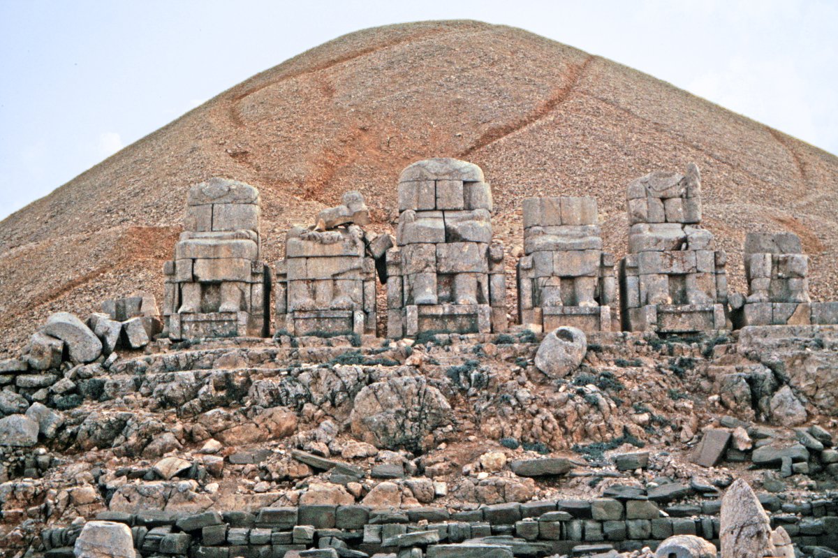 Monte Nemrut: Die steinernen Köpfe der Zeit trotzen - Nemrut Dağı Yolu | Secret World Trip Planner