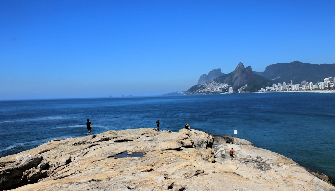 Pedra do Telégrafo: Sonnenuntergang über Brasiliens Wildnis - Grumari | Secret World Trip Planner