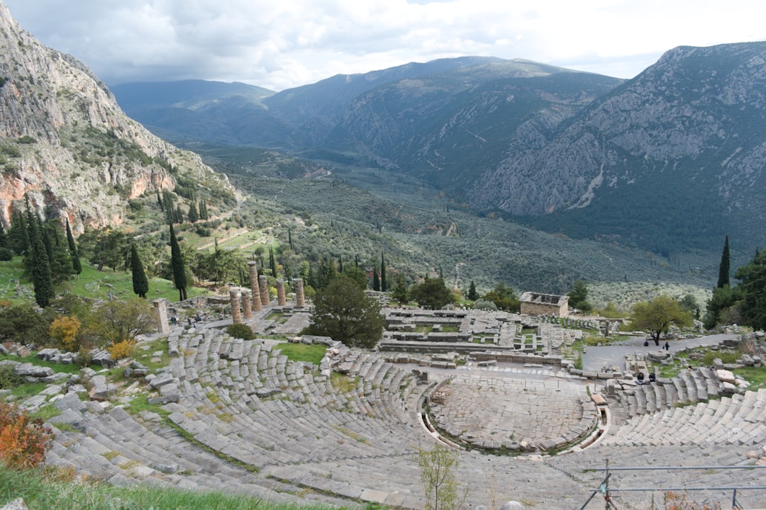 Delphi: The Sanctuary of Apollo on Mount Parnassus — Delfi 330 54