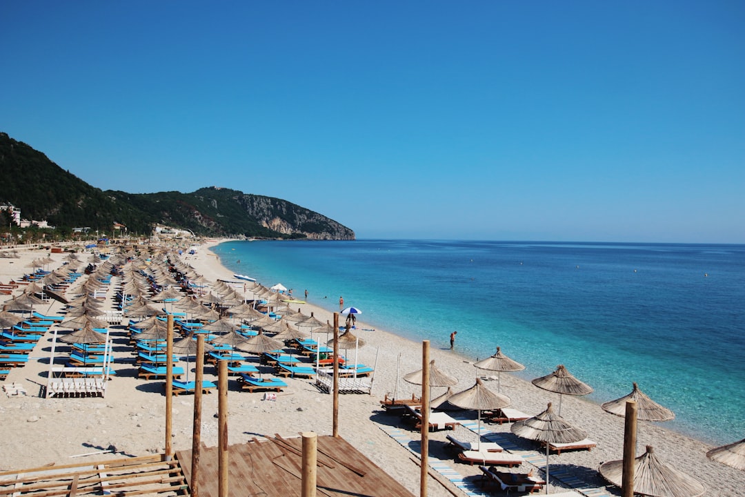 Dhermi: Albanische Strand mit weißem Kies und türkisblauem Wasser - 4JVP+QF6 | Secret World Trip Planner