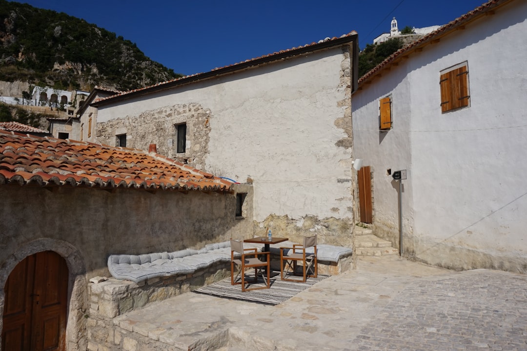 Dhermi: Albanische Strand mit weißem Kies und türkisblauem Wasser - 4JVP+QF6 | Secret World Trip Planner