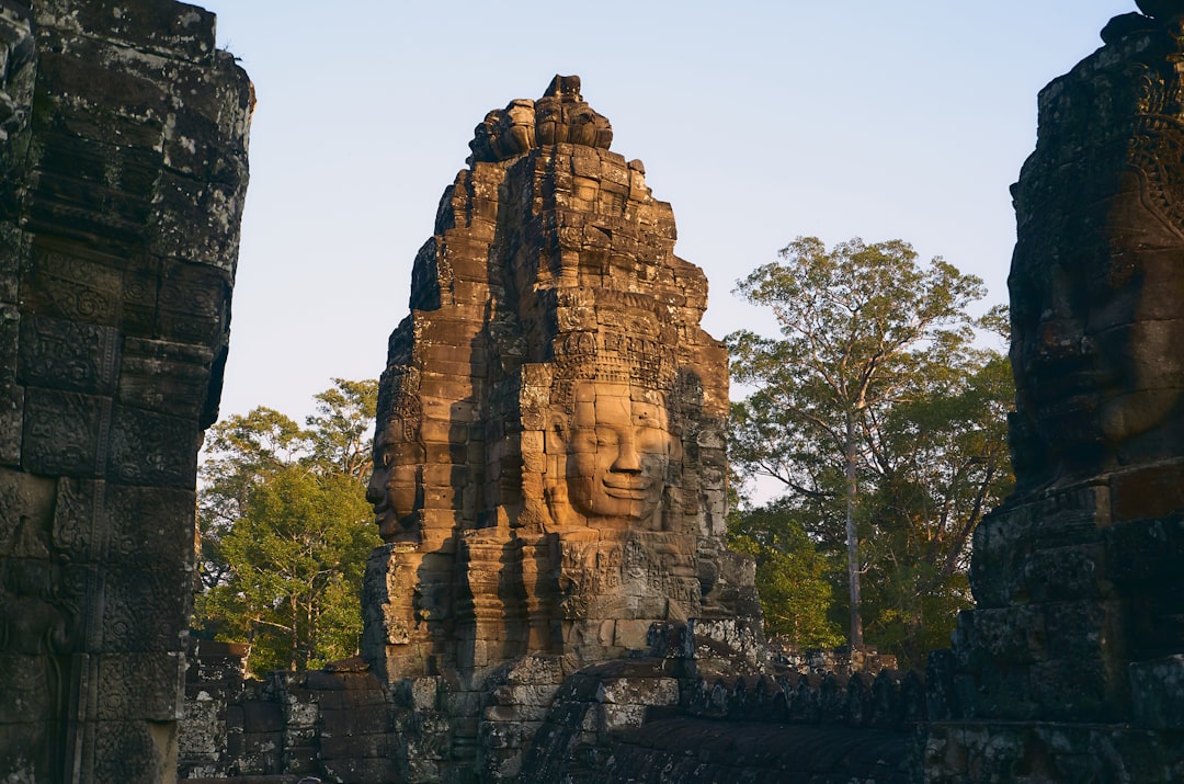 Die Geschichte der Buddhas in Kambodscha erkunden — Sangkom Thmei