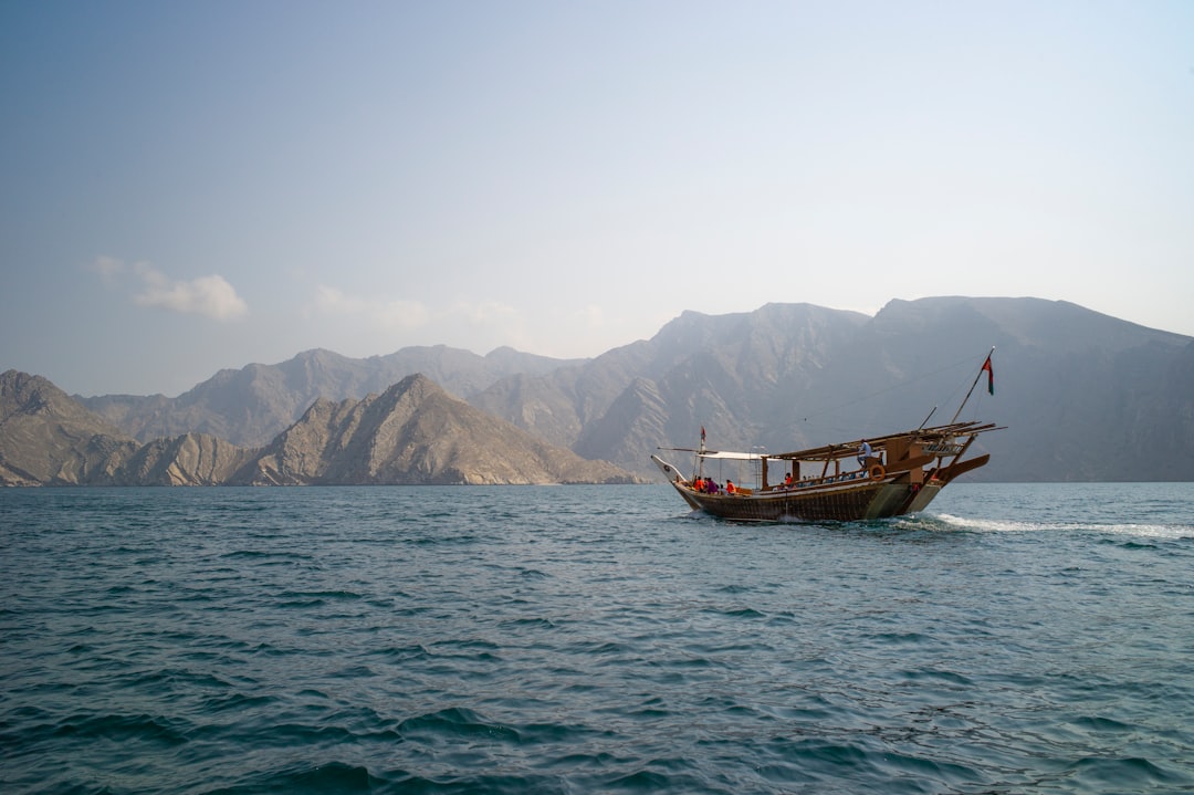 Entdecken Sie Jabal ash Shabbah: Ein Naturparadies im Oman - راسيا | Secret World Trip Planner