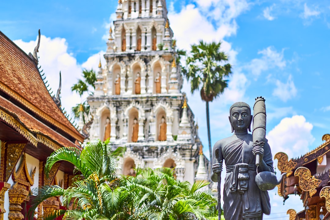 Entdecken Sie die Ruinen von Wat Chedi Kao Yot in Thailand — Si Satchanalai District