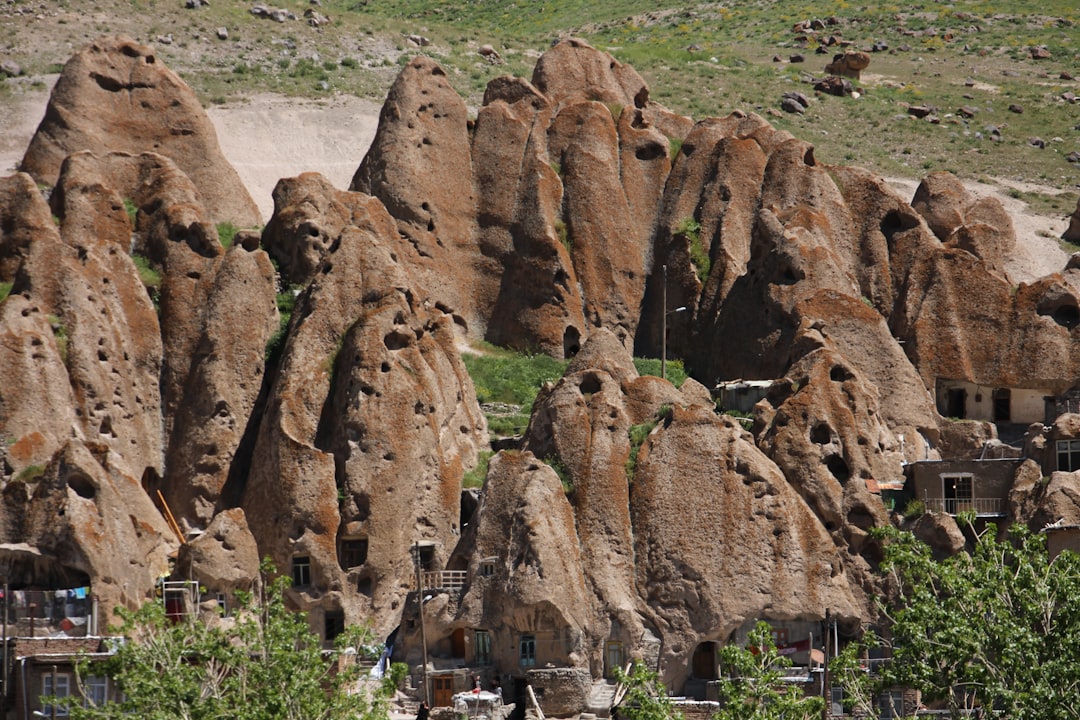 Kandovan: Das in Vulkanstein gehauene Dorf — Q7V2+Q3H
