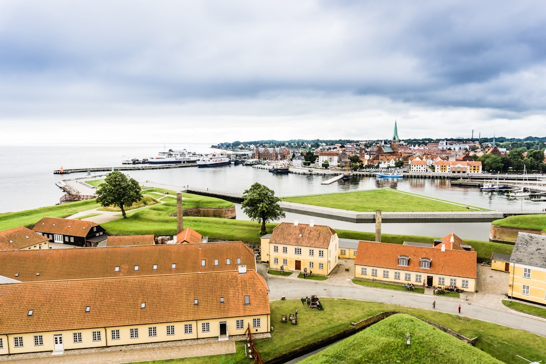 Vejrpigerne: Il Faro della Cultura Danese a Copenaghen — Rådhuspladsen 14