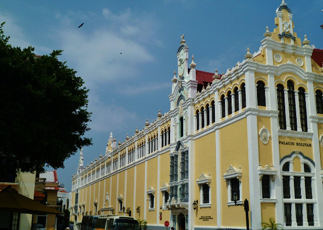 Entdecken Sie den Palacio Bolívar: Geschichte und Schönheit von Panama - Panamá | Secret World Trip Planner