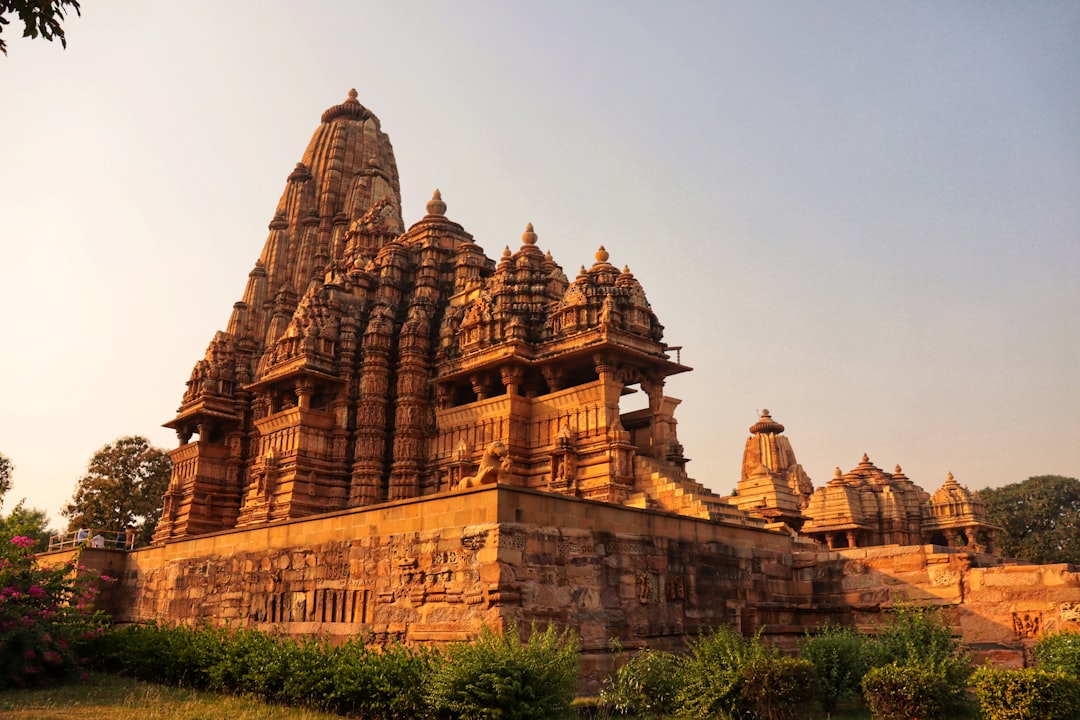 Khajuraho: Die mittelalterlichen Tempel von Eros und Spiritualität — Khajuraho