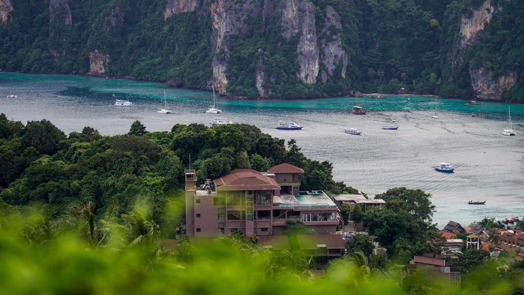 East Railay Aussichtspunkt: Ein atemberaubender Blick - Amphoe Mueang Krabi | Secret World Trip Planner