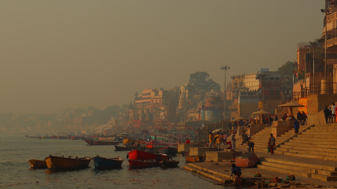 Manikarnika Ghat: Das ewige Feuer von Varanasi — Varanasi