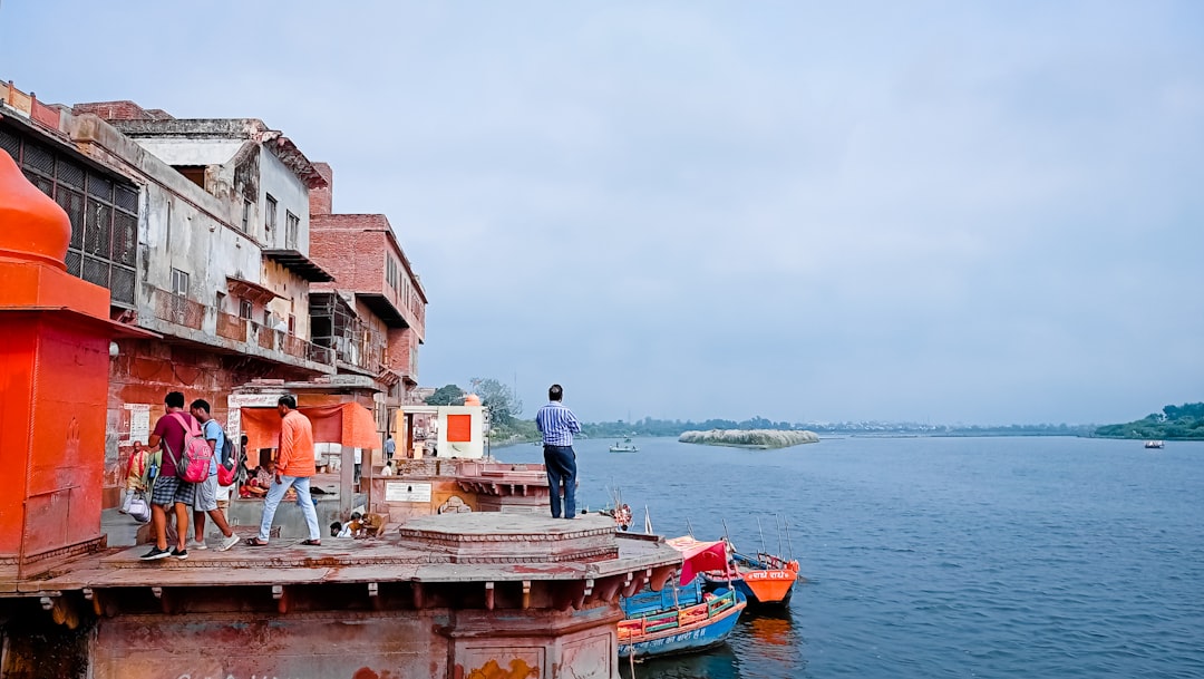 Manikarnika Ghat: Das ewige Feuer von Varanasi - Varanasi | Secret World Trip Planner