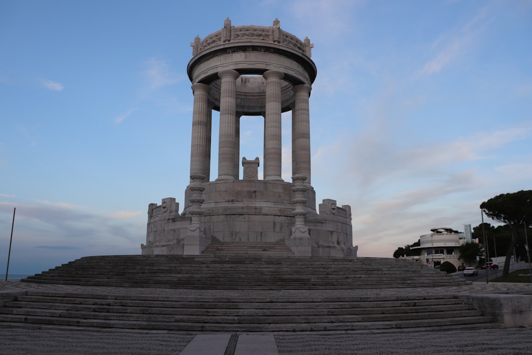 Oruro Miner Monument: A Blend of Art and Andean Identity — 2VJJ+VJ2