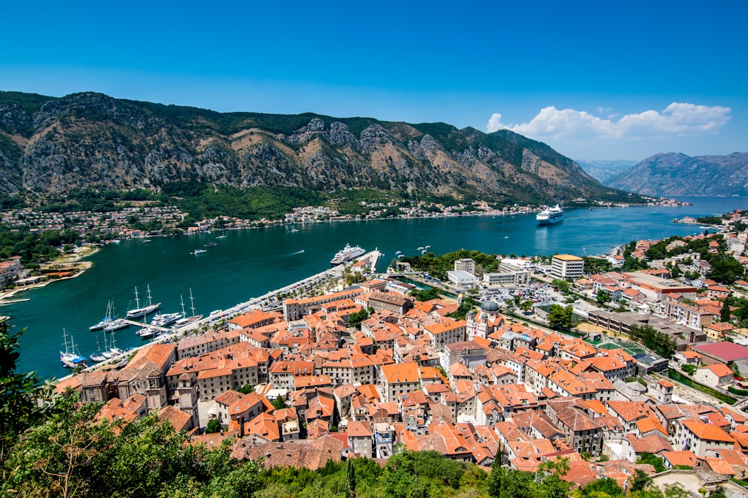 Entdecken Sie Velji Vrh: Ein Naturparadies in Montenegro - Dragalj | Secret World Trip Planner