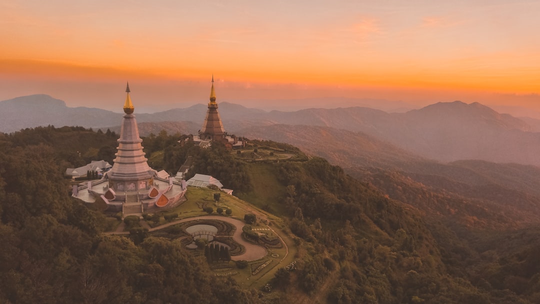 Doi Inthanon: Trails Through Forests and Royal Pagodas — Distretto di Mae Chaem