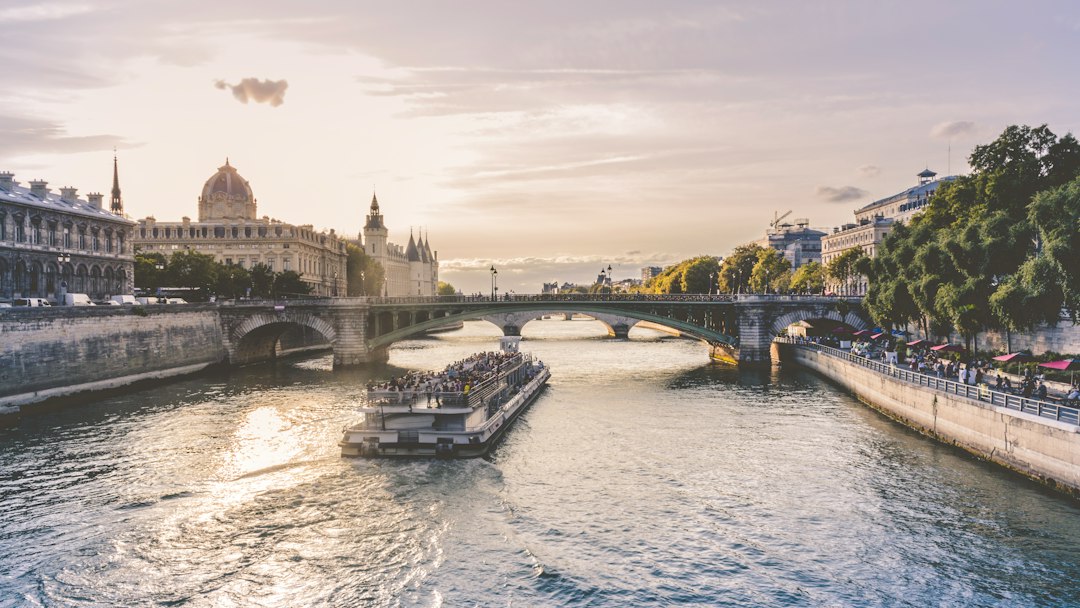 So planen Sie 2026 Ihre Reise nach Paris mit KI - Parigi | Secret World Trip Planner
