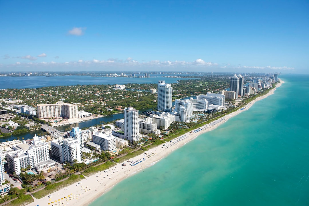 Secret World vs Google Trips: Plane Miami 2026 mit KI - Miami | Secret World Trip Planner