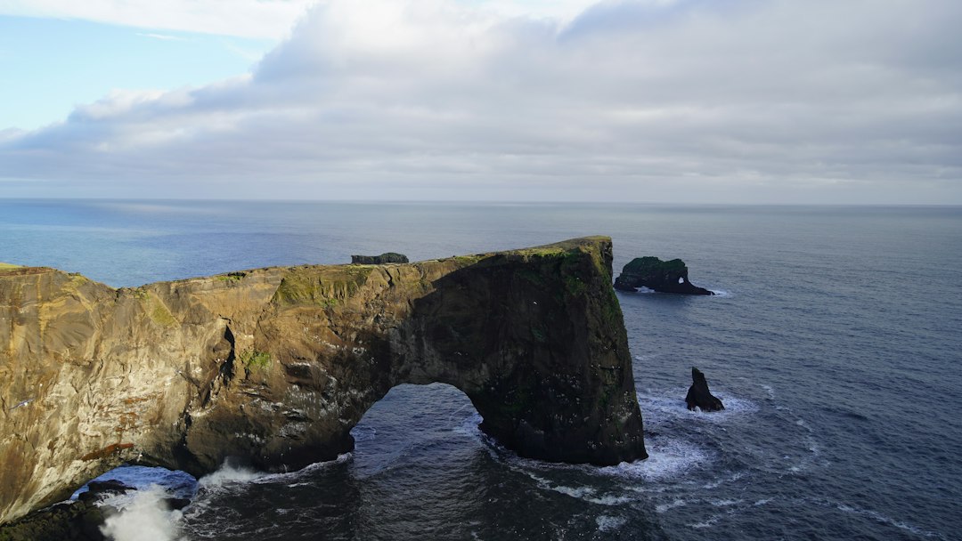 Drangarnir: gli archi di roccia delle Faroe al tramonto - 3HGP+69 | Secret World Trip Planner