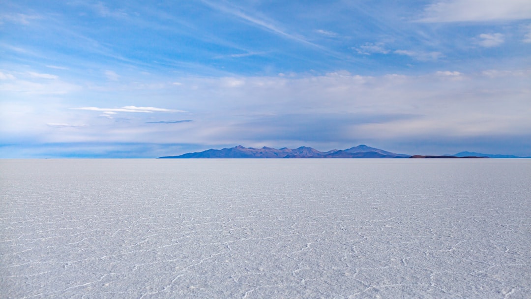 Salar de Uyuni: Die Salzwüste zwischen bolivianischen Vulkanen - Uyuni | Secret World Trip Planner
