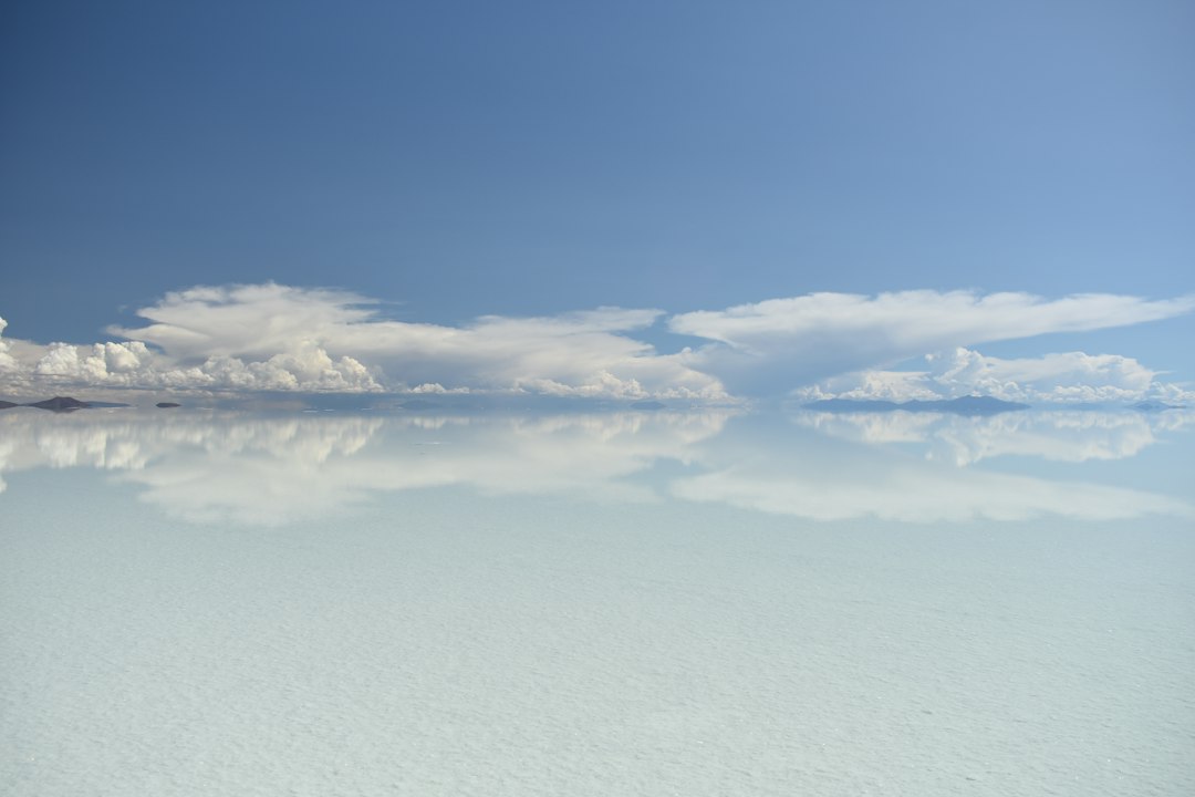 Salar de Uyuni: Die Salzwüste zwischen bolivianischen Vulkanen - Uyuni | Secret World Trip Planner