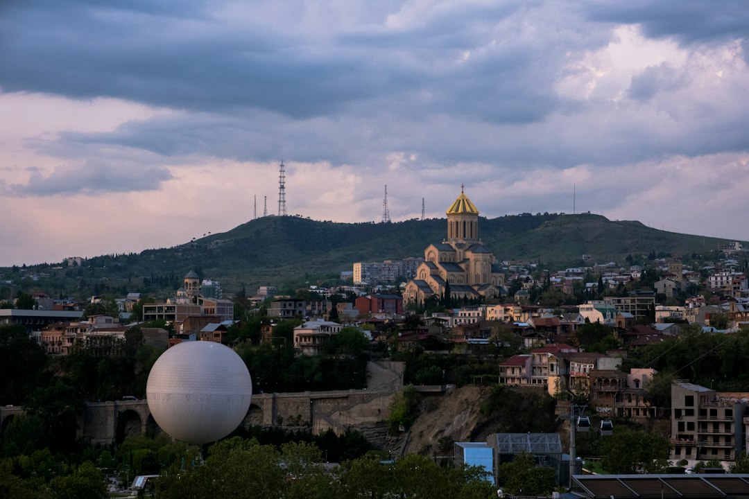 Narikala bei Sonnenuntergang: Festung über Tiflis - 20 Orpiri Dead End | Secret World Trip Planner