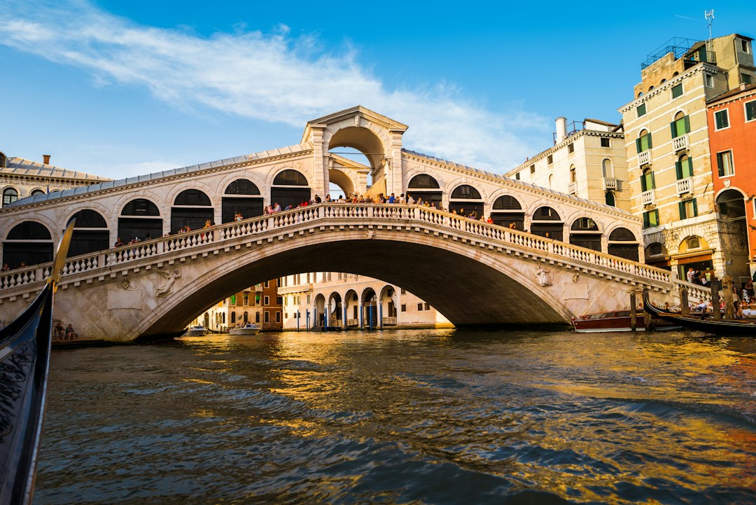 Rialto Bridge: Stone Heart of the Grand Canal - 30125 Venezia VE | Secret World Trip Planner