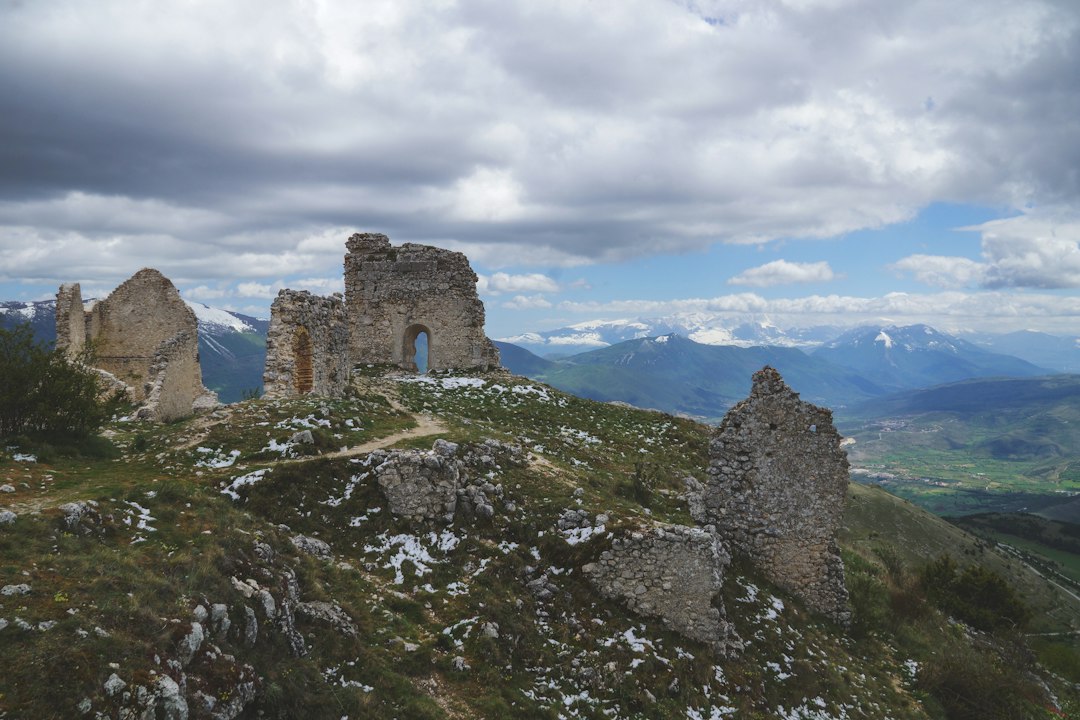 Entdecken Sie die faszinierenden Ruinen Montenegros - Prčanj | Secret World Trip Planner