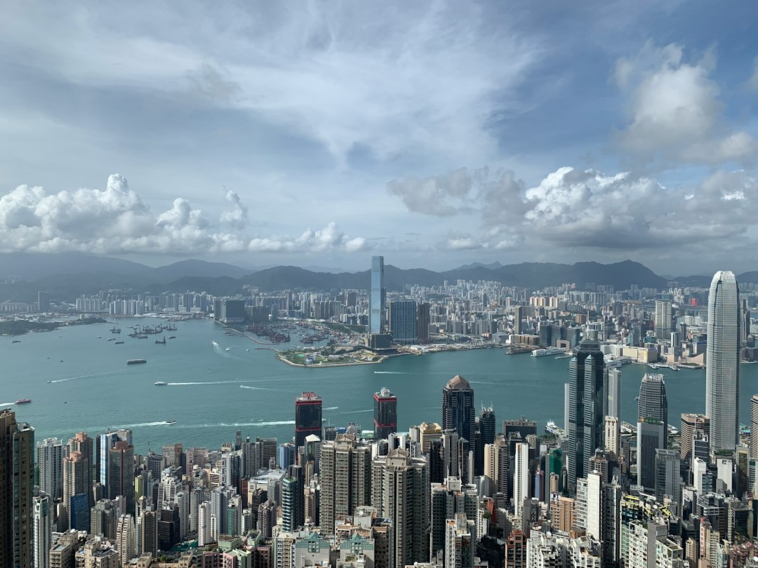 Entdecke die Magie des Victoria Peak in Hongkong - The Peak | Secret World Trip Planner