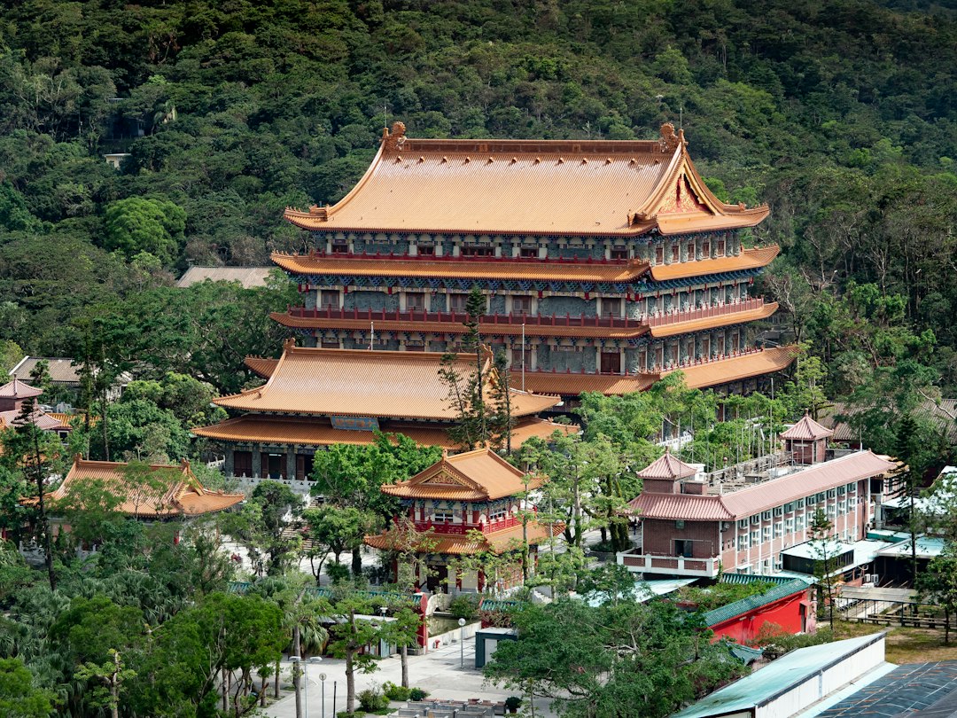 Entdecke das Kloster der Zehntausend Buddhas - Sha Tin | Secret World Trip Planner