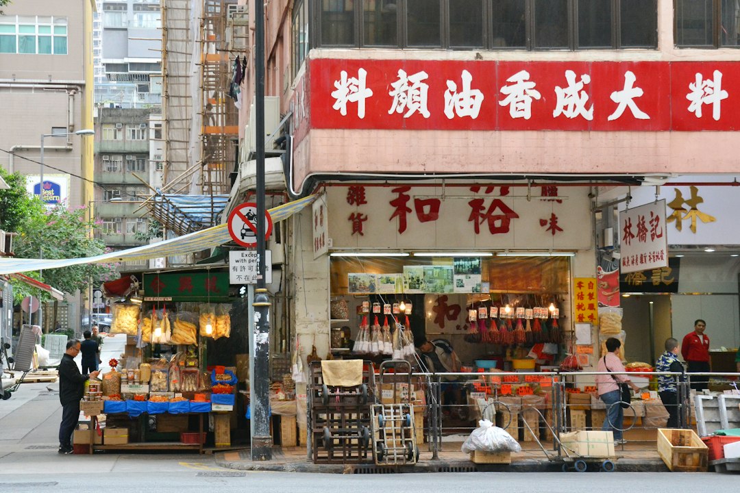 Entdecke den Ladies' Market in Hongkong - Mong Kok | Secret World Trip Planner