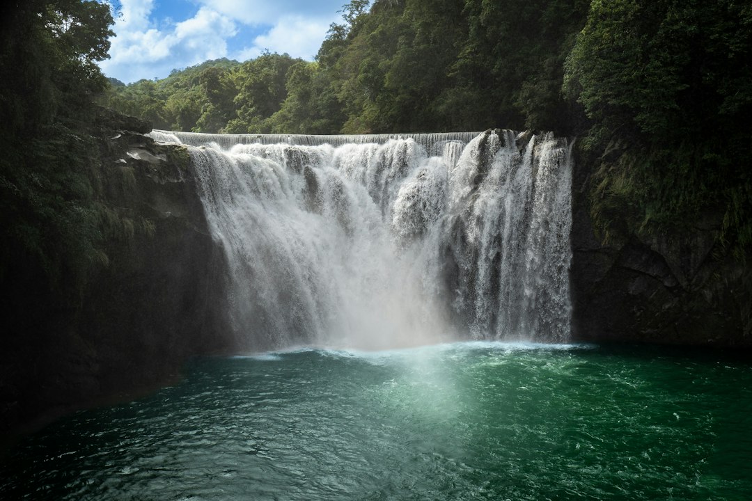 ʻAkaka Falls: The Stunning 135m Waterfall in Hawaii - Honomu | Secret World Trip Planner